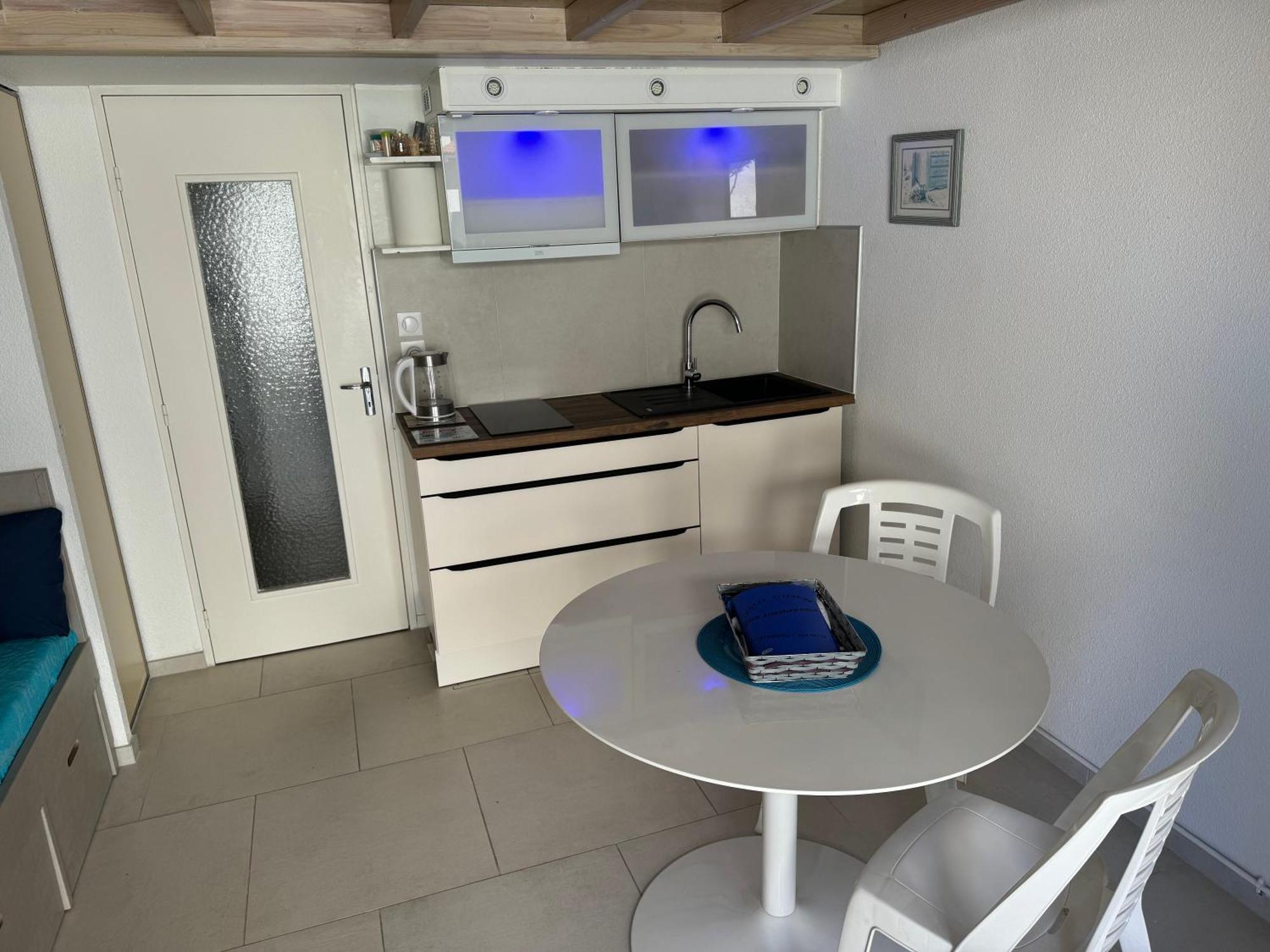 Maisonnette Climatisee Dans Naturiste *